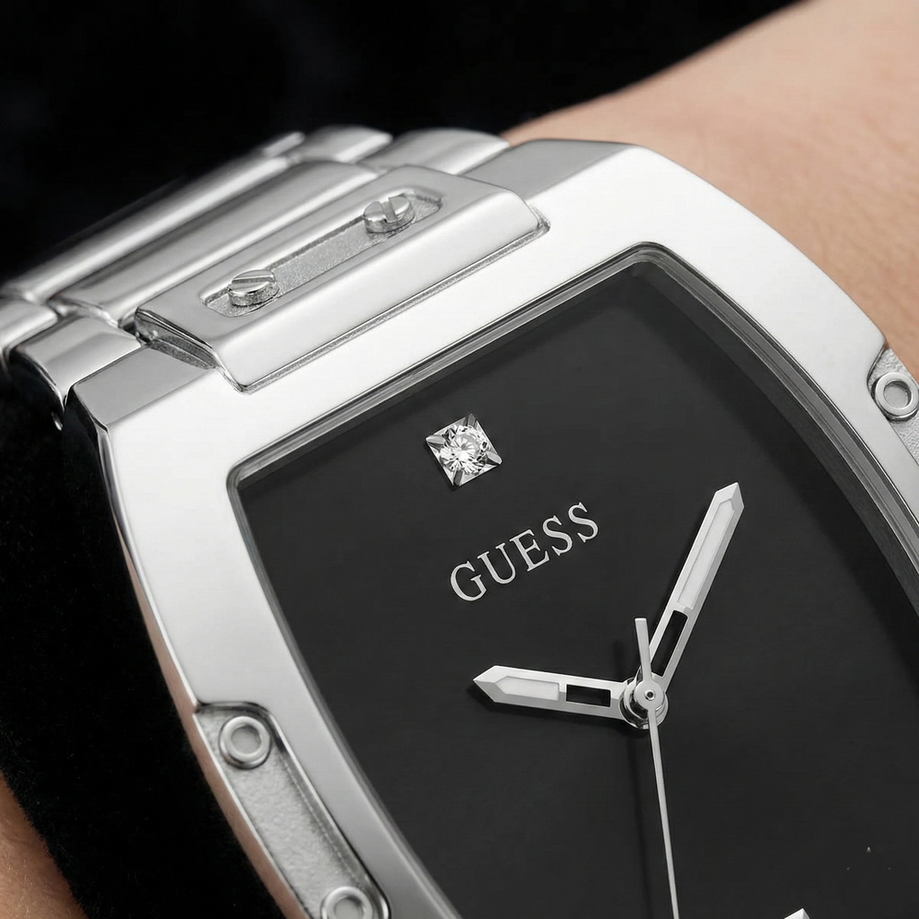 ساعة Guess Phoenix GW0387G1 للرجال باللون الفضي ومرصعة بالماس