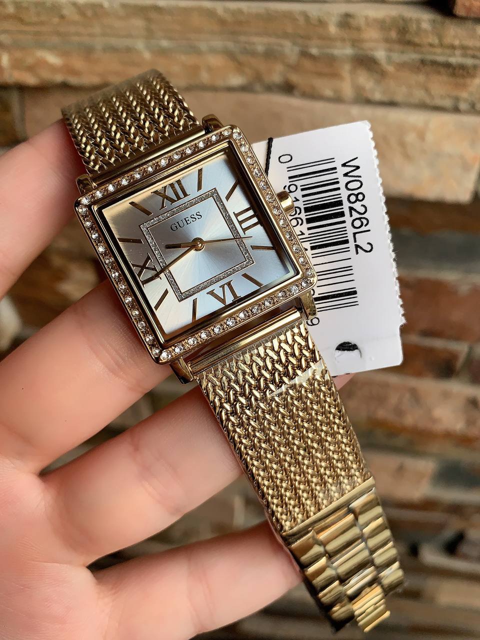 ساعة يد حريمي من Guess Highline W0826L2 باللون الذهبي الشبكي الكريستالي المربعة