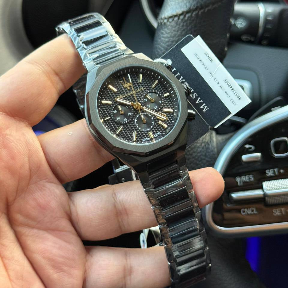 ساعة مازيراتي ستايل R8873642005 سوداء بالكامل بطلاء PVD مع لمسات ذهبية