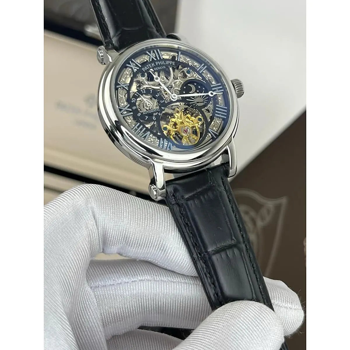 ساعة رجالية من Patek Philippe، بمينا سوداء وبلون فضي